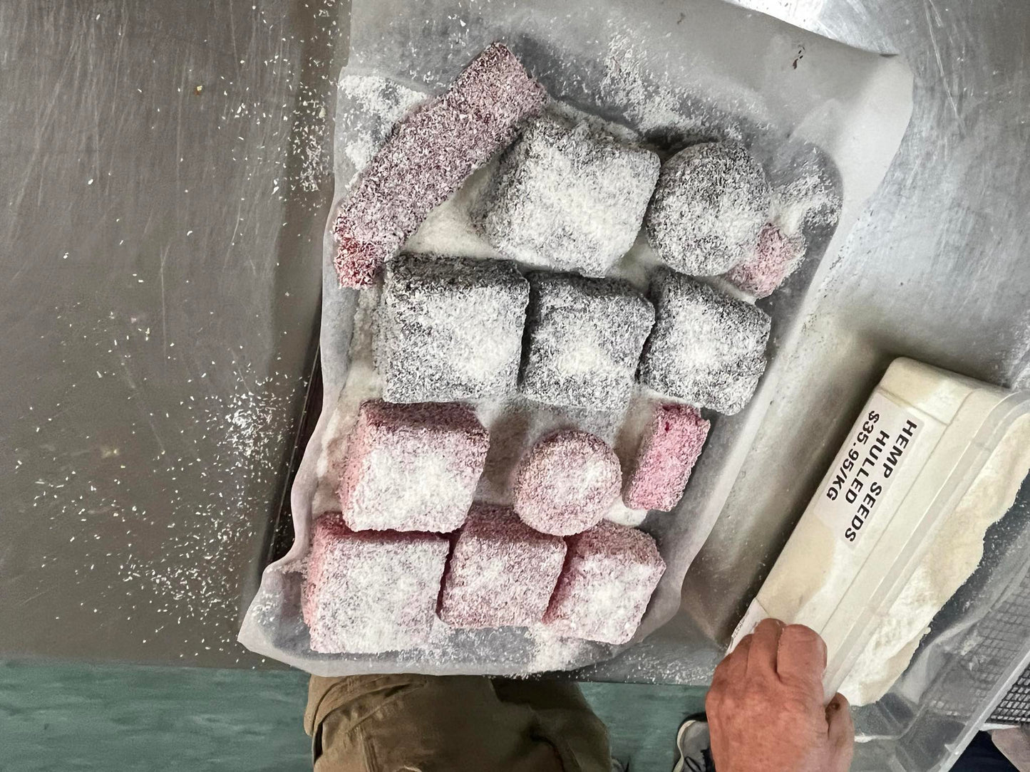 LAMINGTON DIP - RASBERRY 500G