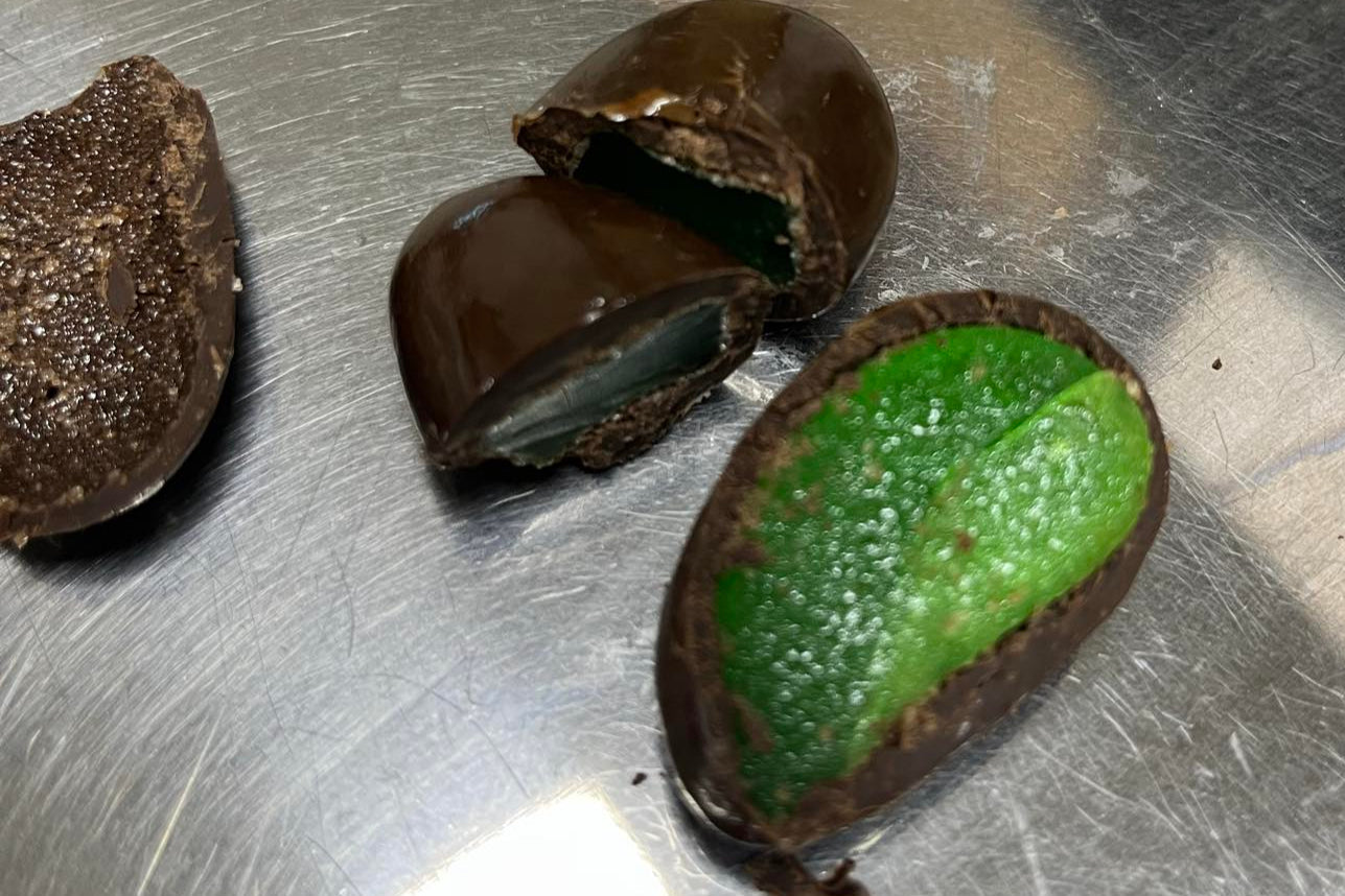 MINT LEAVES - DARK CHOC