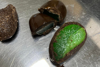 MINT LEAVES - DARK CHOC